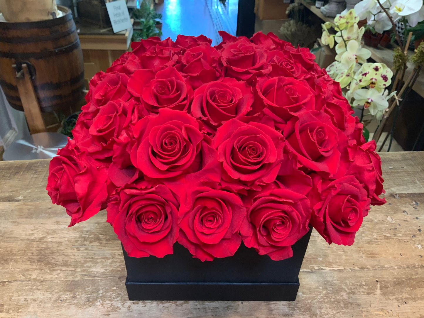 38 Preserved Roses in Black Box